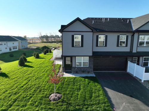 5285 Long Pointe Pass, Woodbury, MN, 55129-6304 | Card Image