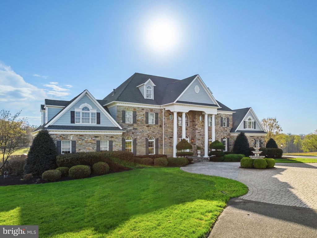 Residential in WHITE HALL 4