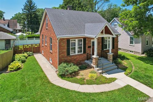 1118 13th St, Highland, IL, 62249-1913 | Card Image