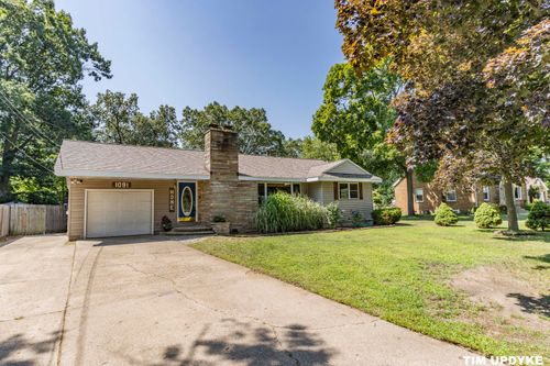 1091 Englewood Ave, Norton Shores, MI, 49441-5111 | Card Image