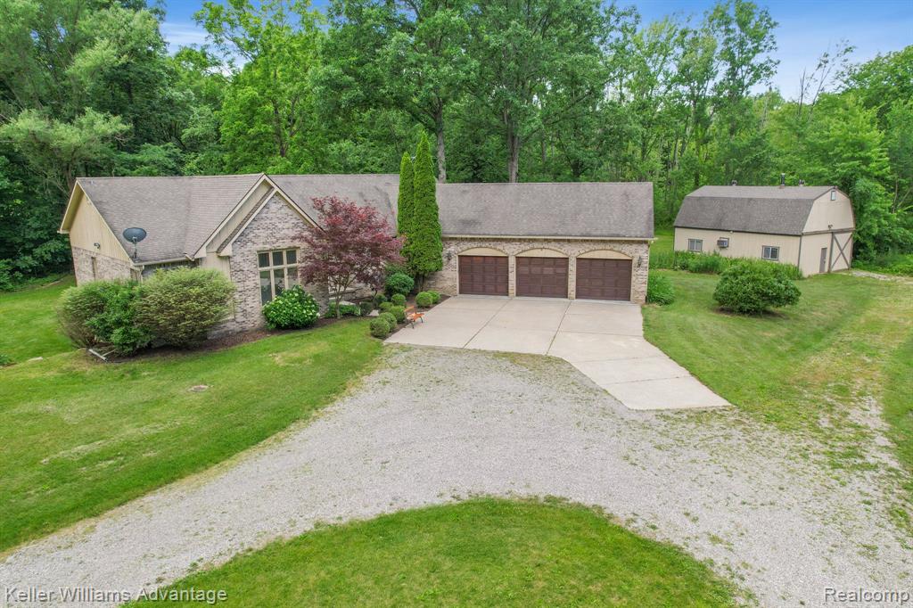 Crockett Farm Rd, South Lyon, MI 48178