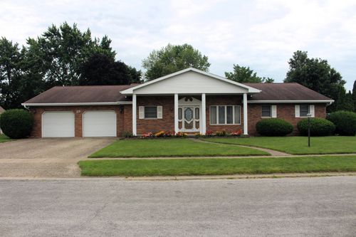 28 Manorhill Dr, Clinton, IL, 61727-2457 | Card Image