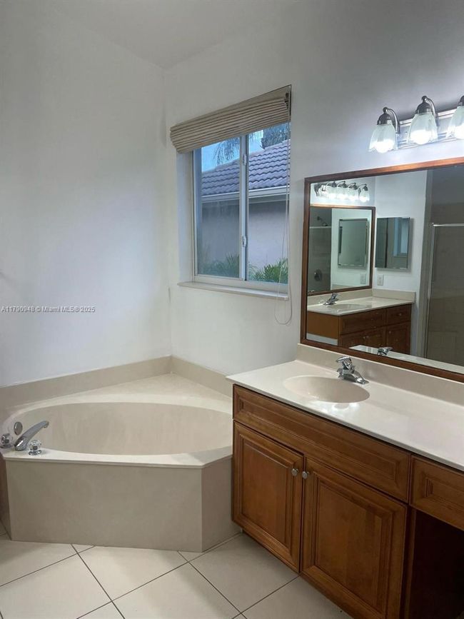 3922 Diamond Palladium Ter, House other with 2 bedrooms, 2 bathrooms and null parking in Boynton Beach FL | Image 13