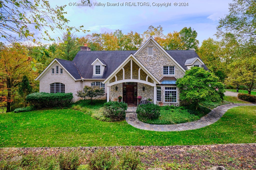 Woodchute Ln, Charleston, WV 25314