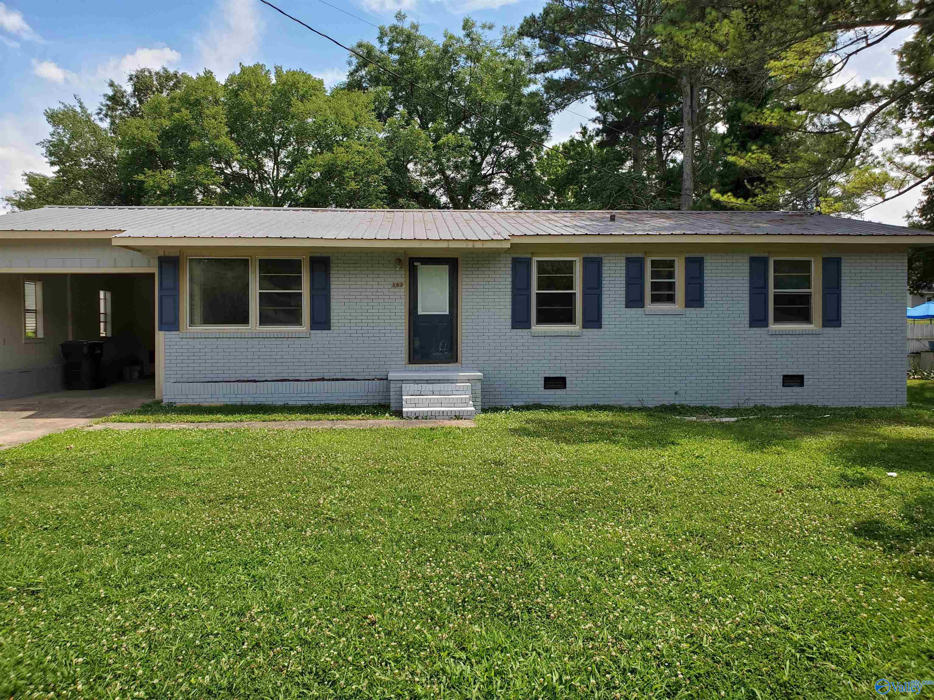 Hayes St, Scottsboro, AL 35768