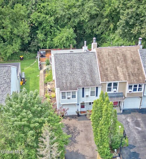 27 Carriage Rd, Clifton Park, NY, 12065-7503 | Card Image