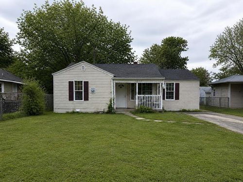 1037 N Brown Ave, Springfield, MO, 65802-1390 | Card Image
