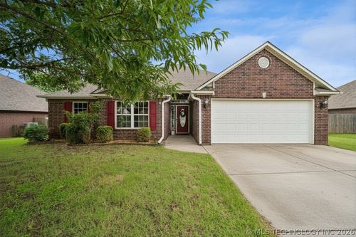 5309 Richmond Dr, Bartlesville, OK, 74006-6952 | Card Image