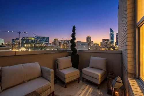 2323 N Houston St, Dallas, TX, 75219-7622 | Card Image