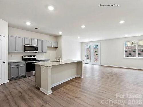 3352 Bluff Hill Ln, Charlotte, NC, 28215-0506 | Card Image