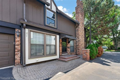 60-22045 Shore Pointe Lane, St Clair Shores, MI, 48080 | Card Image