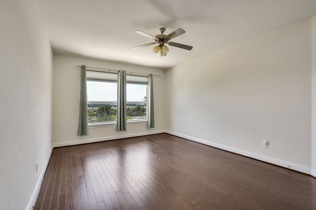 Unfurnished room featuring dark wood finished floors and a ceiling fan | Image 21