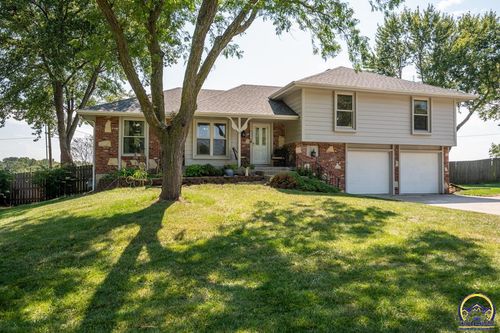 4041 Se 34th Ter, Topeka, KS, 66605-3054 | Card Image