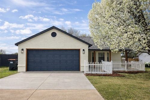 2930 Twin County St, Springdale, AR, 72764-8084 | Card Image