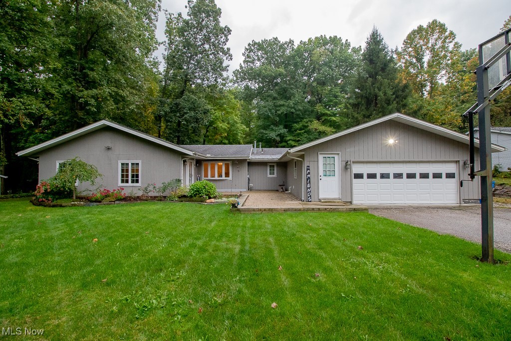 Birchwood Dr, Chesterland, OH 44026