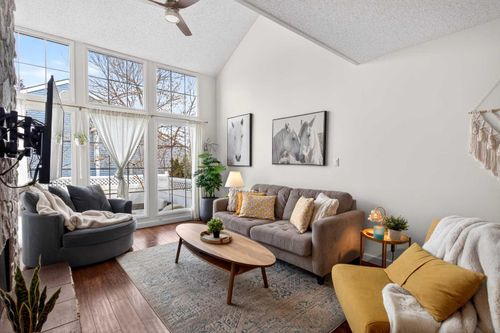 26-28 Berwick Crescent Nw, Calgary, AB, T3K1Y7 | Card Image