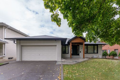 45 Pettit Dr, Etobicoke, ON, M9R2W6 | Card Image