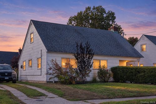 2450 Mermaid Ave, Wantagh, NY, 11793-4430 | Card Image