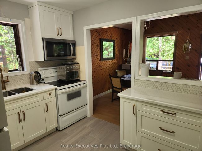 2 Zelia Crt, House other with 3 bedrooms, 2 bathrooms and 4 parking in Tiny ON | Image 8