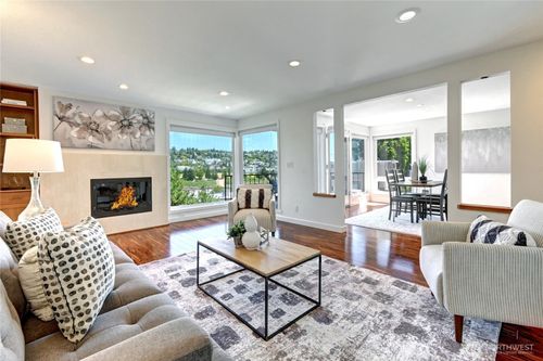 apt-203-2636 22nd Ave W, Seattle, WA, 98199-2936 | Card Image