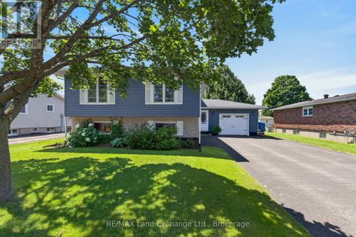 42 Webster Street, Kincardine, ON, N0G2T0 | Card Image