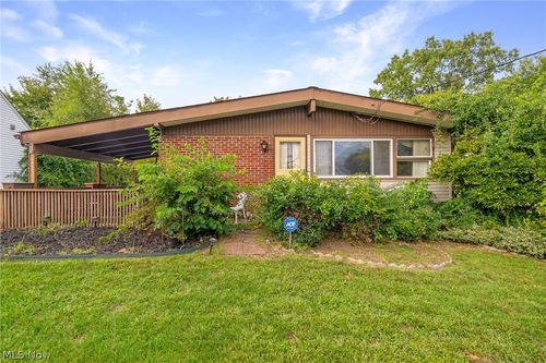 845 Carnegie Ave, Akron, OH, 44314-1105 | Card Image