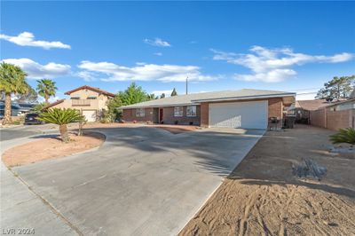 1985 University Circle, House other with 5 bedrooms, 2 bathrooms and null parking in Las Vegas NV | Image 3