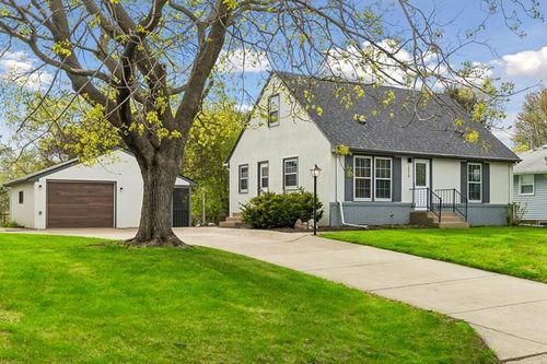 2216 Thorndale Ave, New Brighton, MN, 55112-5213 | Card Image