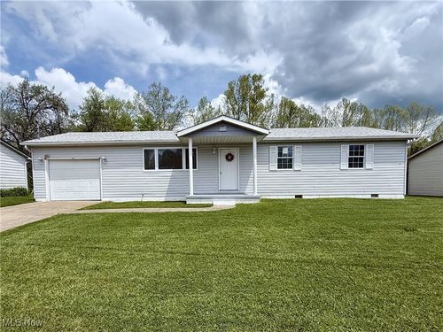 32 Ash Cir, Davisville, WV, 26142-8768 | Card Image