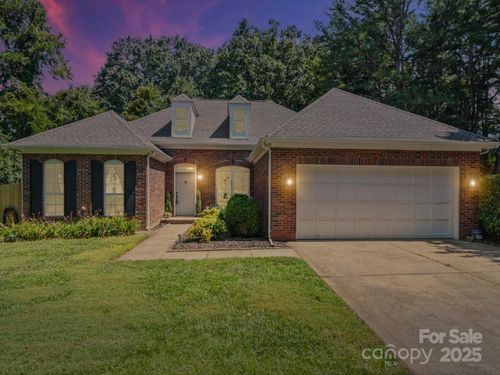 12115 Woodbend Dr, Matthews, NC, 28105-3898 | Card Image