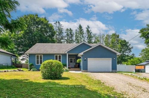 64 Broad St, Penetanguishene, ON, L9M1G4 | Card Image