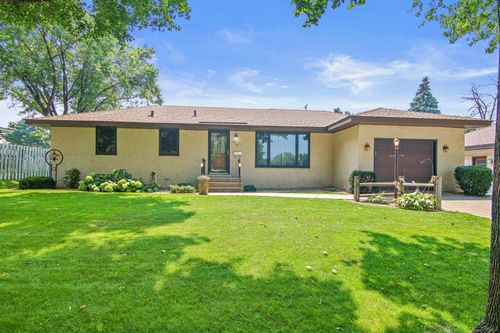 610 57th Ave Ne, Fridley, MN, 55432-5613 | Card Image