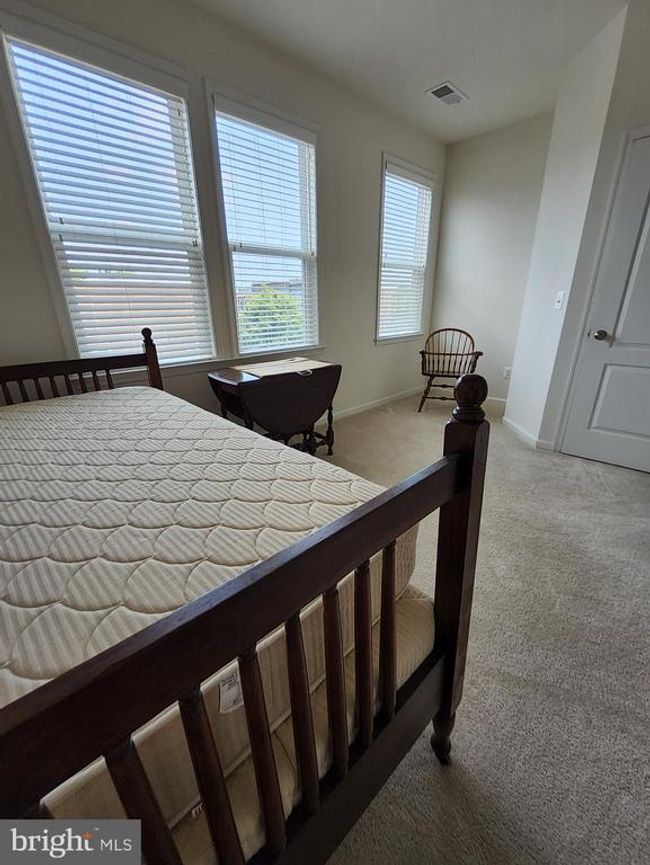 8952 Center St, Townhouse with 3 bedrooms, 3 bathrooms and null parking in Manassas VA | Image 18
