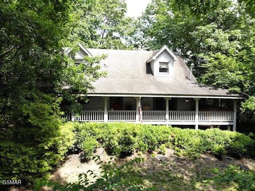 440 Deer Path Ln, Gatlinburg, TN, 37738-6324 | Card Image