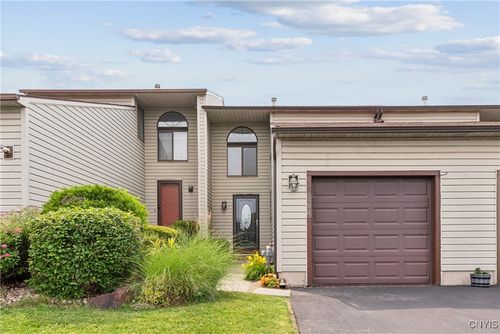 104 Lookout Cir, Syracuse, NY, 13209-9661 | Card Image