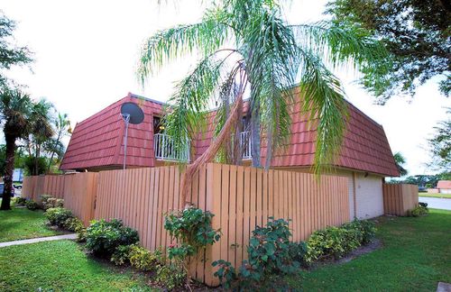 582 Green Springs Pl, West Palm Beach, FL, 33409-7515 | Card Image