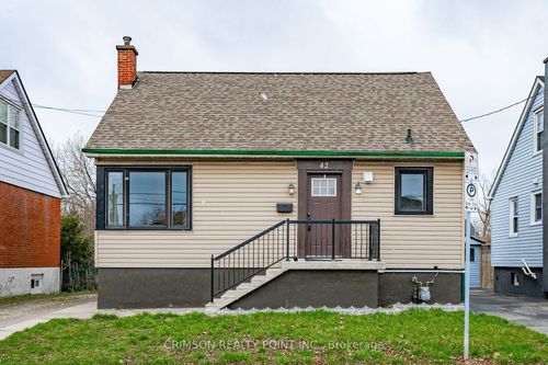 42 E 11th St, Hamilton, ON, L9A3T2 | Card Image