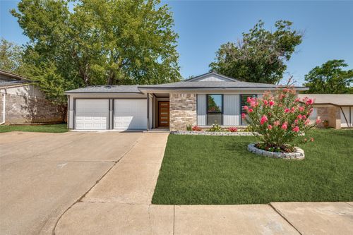 1230 Cielo Vista Dr, Grand Prairie, TX, 75052-5441 | Card Image
