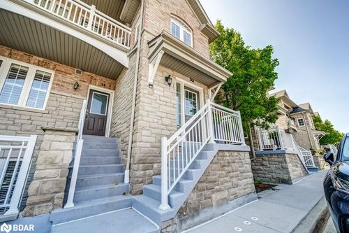 33-520 Silken Laumann Dr, Newmarket, ON, L3X2S7 | Card Image
