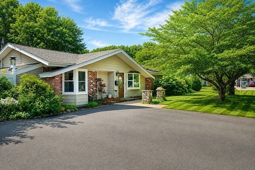 5 Elsie Rd, Brockton, MA, 02302-1512 | Card Image