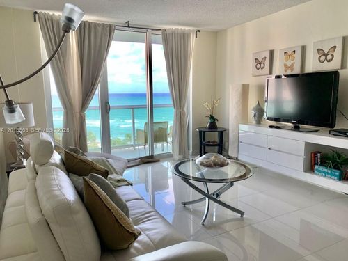 10z-3901 S Ocean Dr, Hollywood, FL, 33019-3003 | Card Image