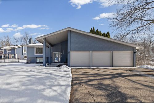 16800 Creek Ridge Trl, Minnetonka, MN, 55345-6304 | Card Image