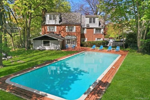 4 The Birches, North Hempstead, NY, 11576 | Card Image