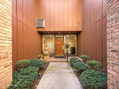 1A - 1S095 Spring Road, Condo with 2 bedrooms, 2 bathrooms and 2 parking in Oakbrook Terrace IL | Image 1