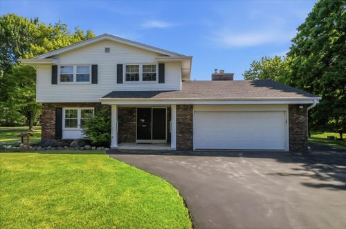 7881 Hill N Dale Ct, Cedarburg, WI, 53012-9152 | Card Image