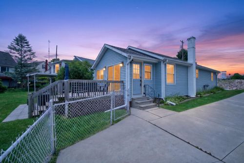 298 Ackerson Lake Dr, Jackson, MI, 49201-8755 | Card Image