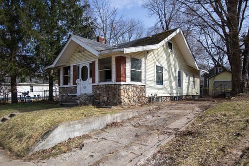 57 Seivour Ave, Battle Creek, MI, 49037-5104 | Card Image