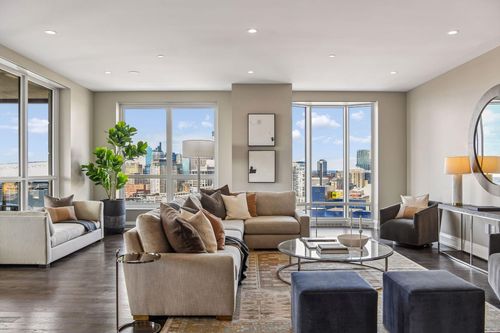 21b-1111 W River Pkwy, Minneapolis, MN, 55415-7535 | Card Image