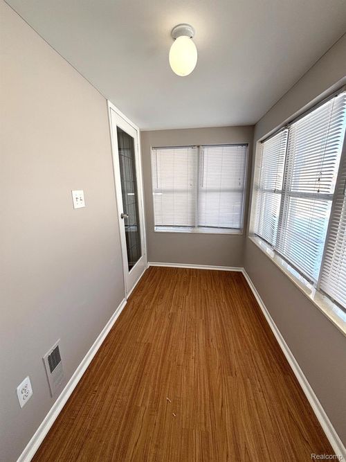 22700 Socia St, Saint Clair Shores, MI, 48082-2499 | Card Image