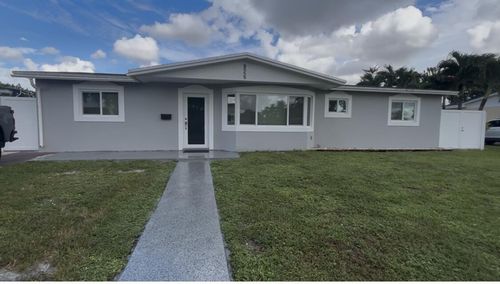8555 Nw 175th Street, Hialeah, FL, 33015 | Card Image